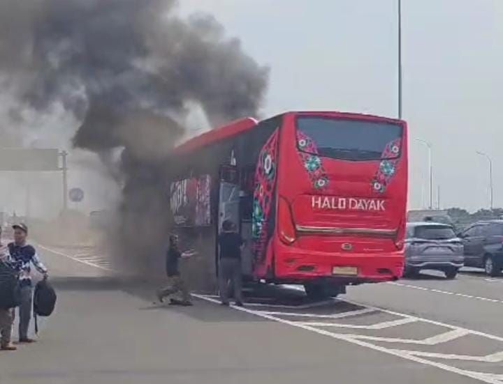 Bus Yang Ditumpangi Kades se- Kabupaten Banjar Arah Tanjung Priok Hangus Terbakar 1 img 20240612 wa00533074956962017134523