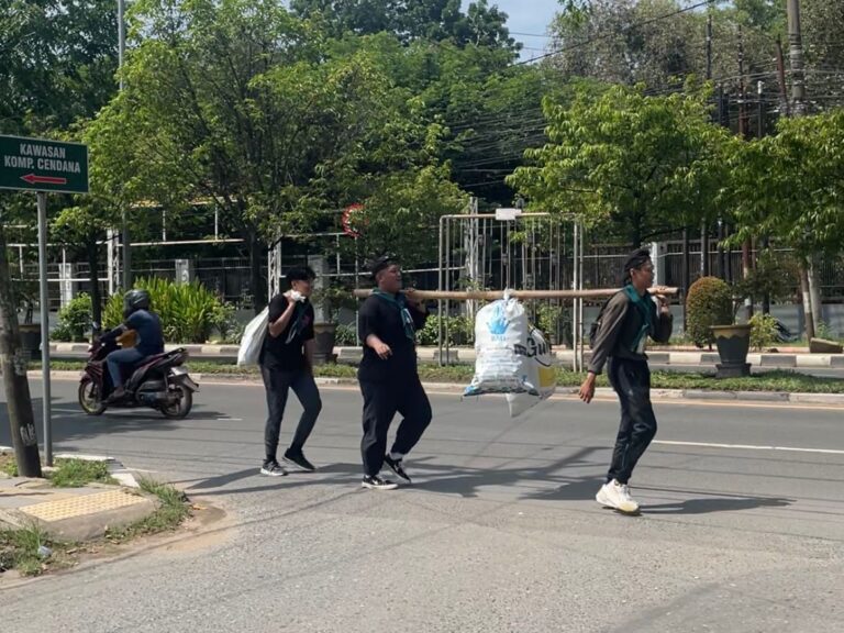 Peringati Maulidiyah, Mapala Uniska Ajak Kelola Sampah