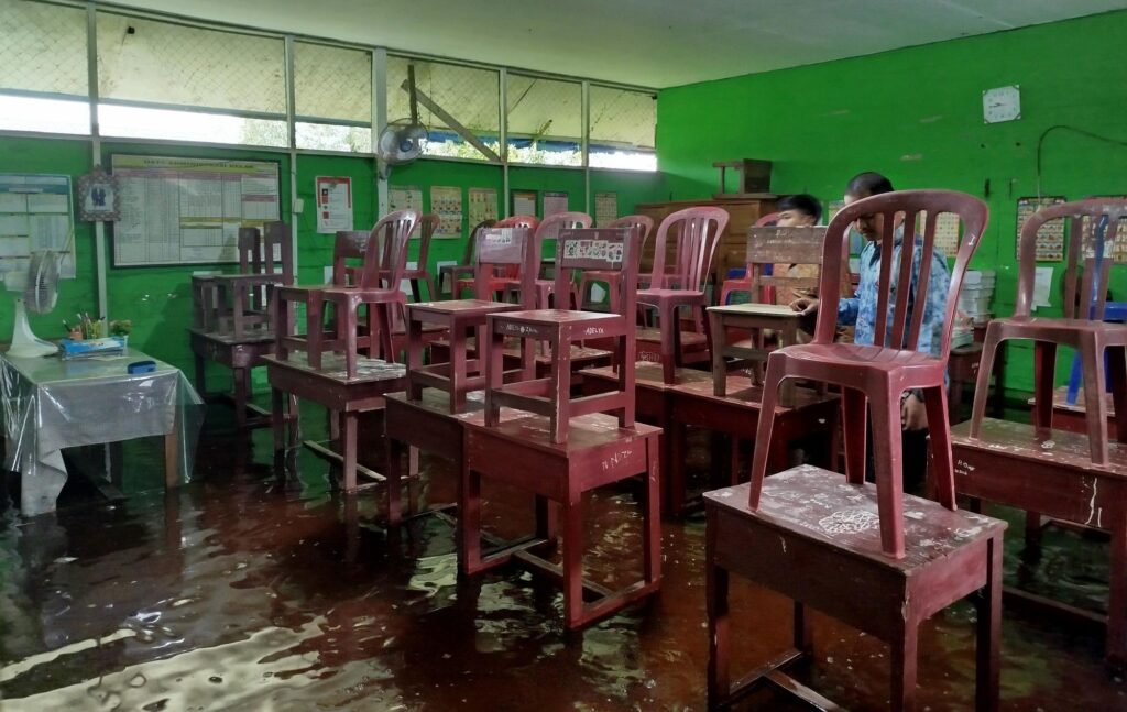 Ratusan Sekolah Terendam Banjir, Aktivitas Belajar Siswa Diganti Daring 1 img 20250125 wa00422237671027421183458