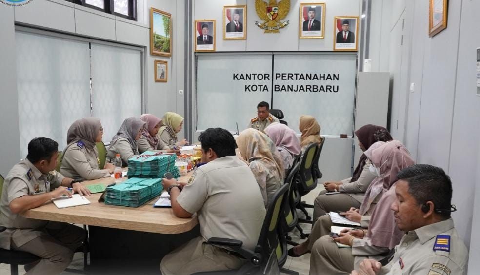 Kepala BPN Banjarbaru Pimpin Monitoring dan Evaluasi, Suhaimi: Prioritaskan Layanan Masyarakat 1 img 20250215 wa002388357862632852447
