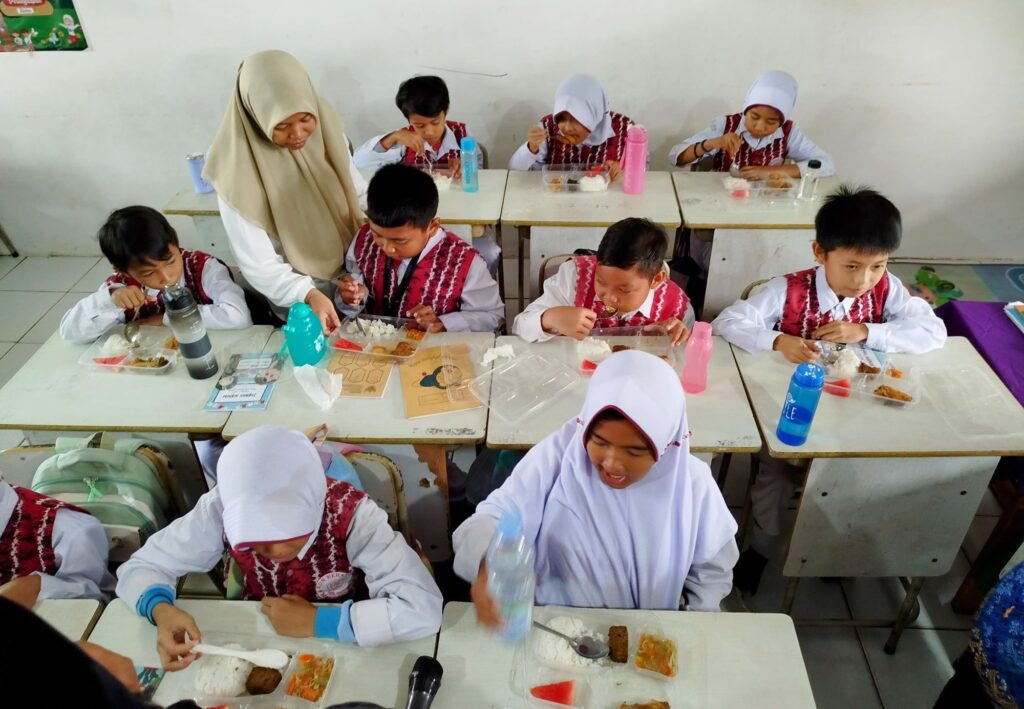 Pemkab Banjar Hanya Siapkan 10 M Untuk MBG, Satu Dapur Per Bulan Habiskan Rp600 Juta 1 img 20250217 wa01252541399204508043413