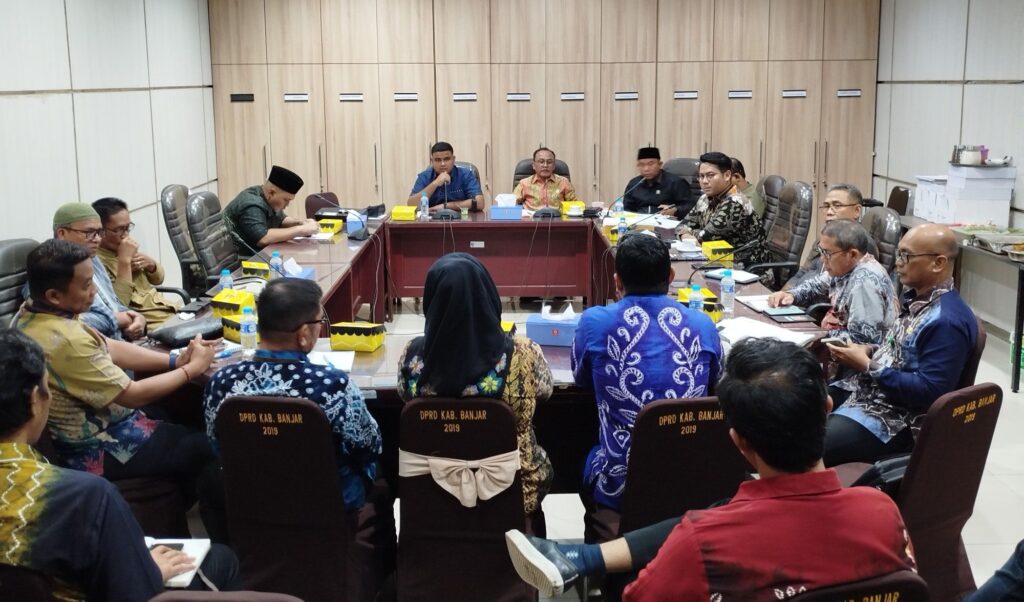 Pemkab Banjar Lakukan Pembiaran Sampah Belasan Tahun, Komisi III DPRD Sebut Lalai 1 img 20250228 wa00611468114603702217561
