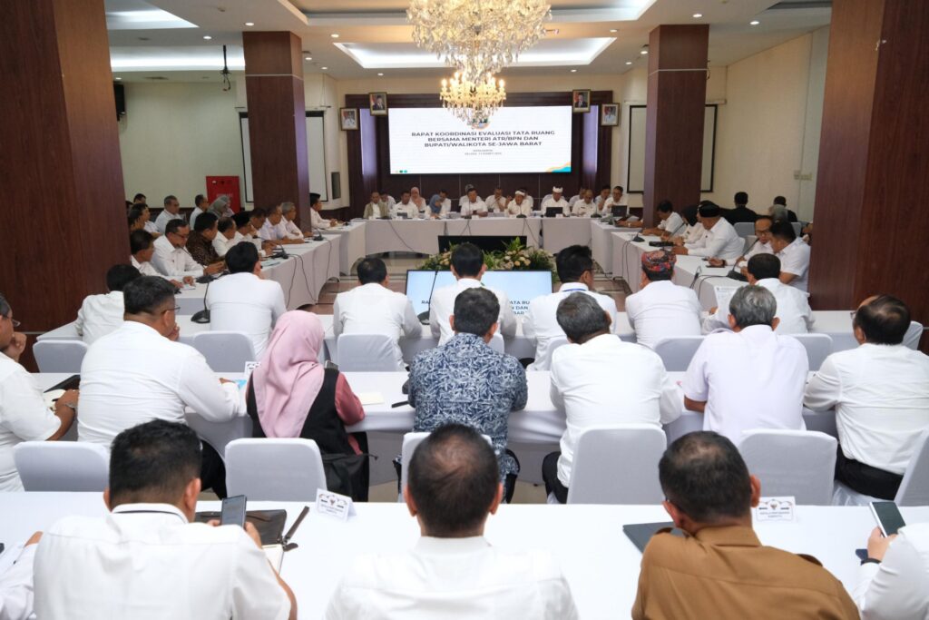 Evaluasi Tata Ruang di Jabar, Menteri ATR/BPN Akan Terbitkan Sertipikat HPL di Sempadan Sungai 1 img 20250313 wa00191405249054208233828
