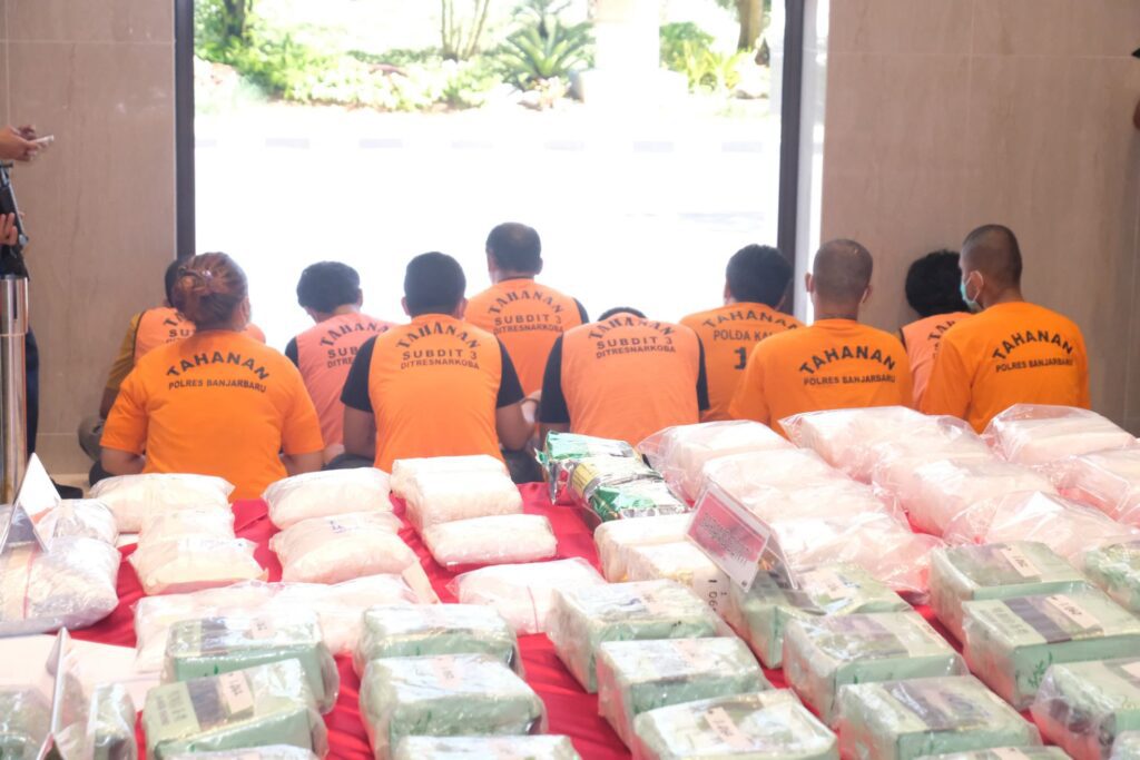 Polda Kalsel Ungkap 54,8 Kilogram Sabu dan Ribuan Ekstasi, 239 Tersangka Diamankan 1 img 20250604 wa00706746496901430099184