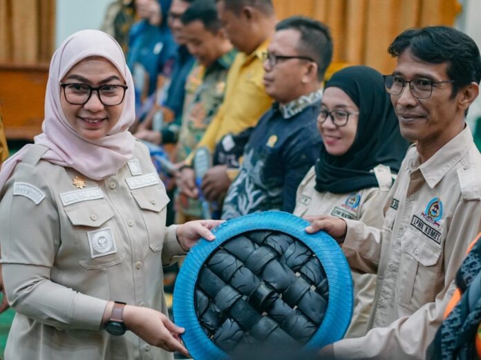 Wali Kota Banjarbaru Erna Lisa resmikan Bank Sampah Induk 2025